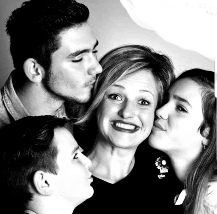 SABRINA, VEUVE DE GUERRE Bourse d’étude revalorisée pour ses 3 enfants.